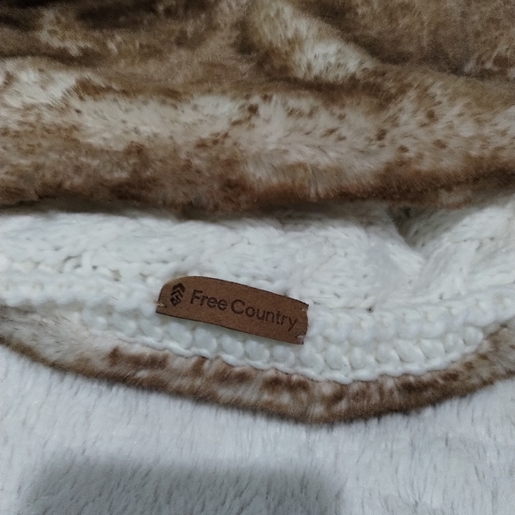 Free country Faux Far Neck Scarf - Picture 15 of 17